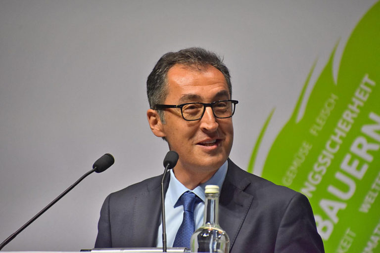 Özdemir will Gesamtpaket für die Tierhaltung