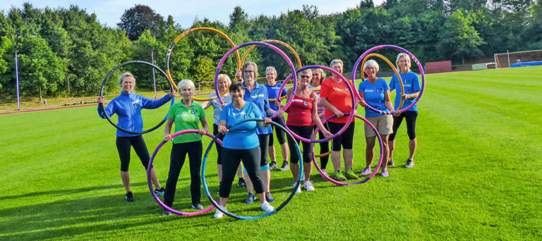 Mit Hula-Hoop aktiv in den Herbst