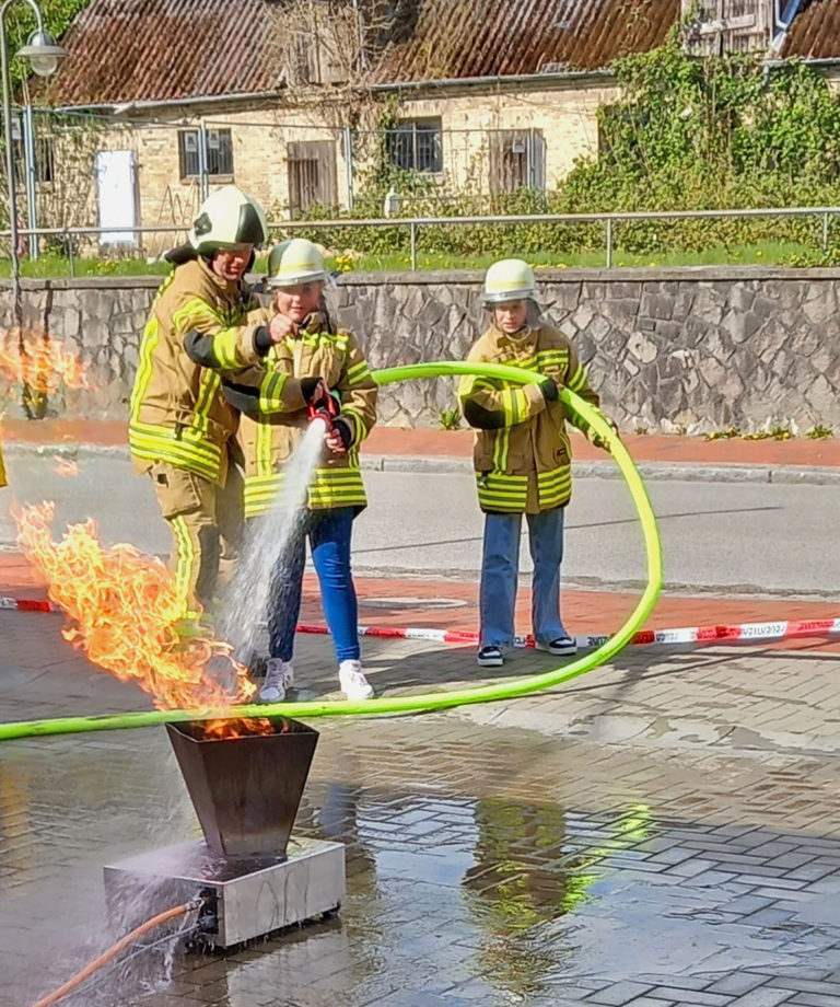 Action in der Küche und am Feuer