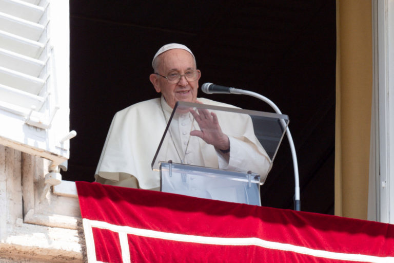 Russland umgarnt, Papst mahnt