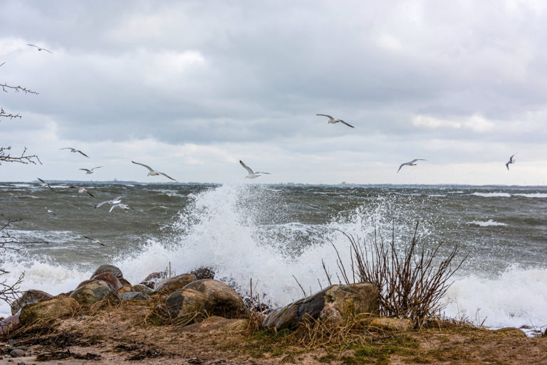 Hohe Wellen an der Ostsee