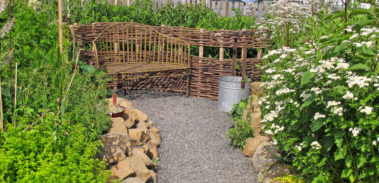 Flechtwerk aus Gartenschnitt