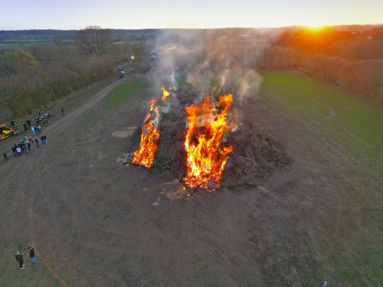 Osterfeuer begeistert rund 4.000 Gäste