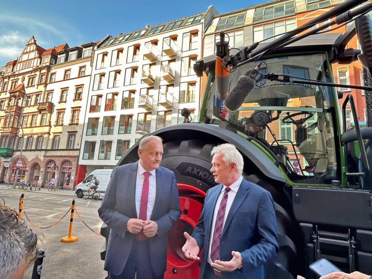 „Wir werden dicke Bretter bohren“