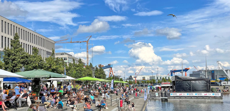 „Käse trifft Wein“ am Kieler Bootshafen