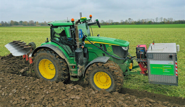 Was ein PEMS beim Pflügen misst