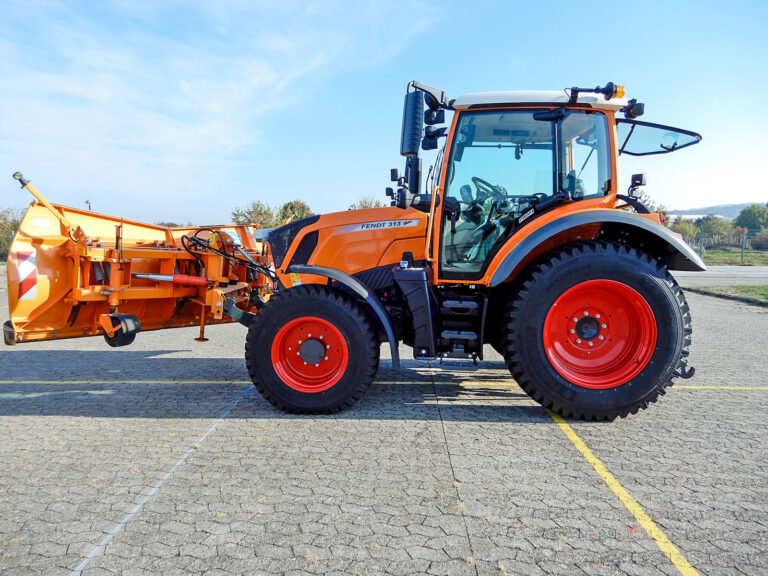 Land- und Forstwirte im Winterdienst