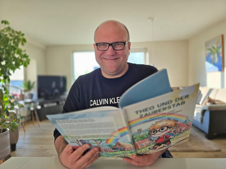 Theo entdeckt seine Welt mit Herz und Zauberstab